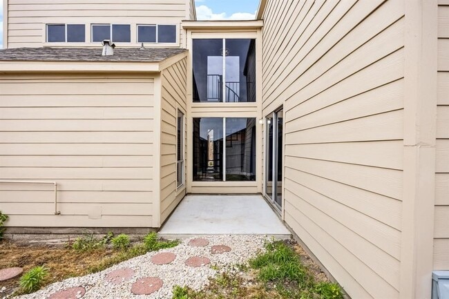 Building Photo - 12805 Westpark Dr
