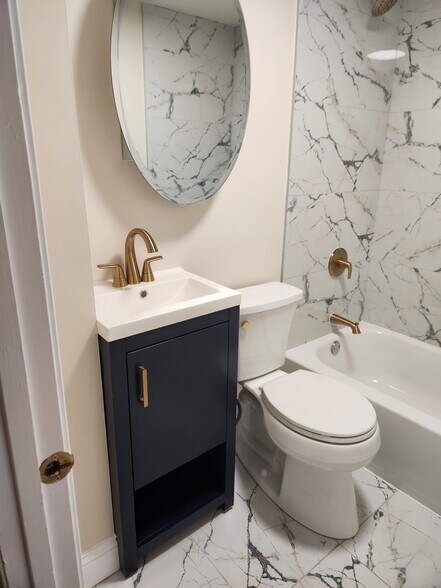 Vanity/Toliet - 929 Federal St