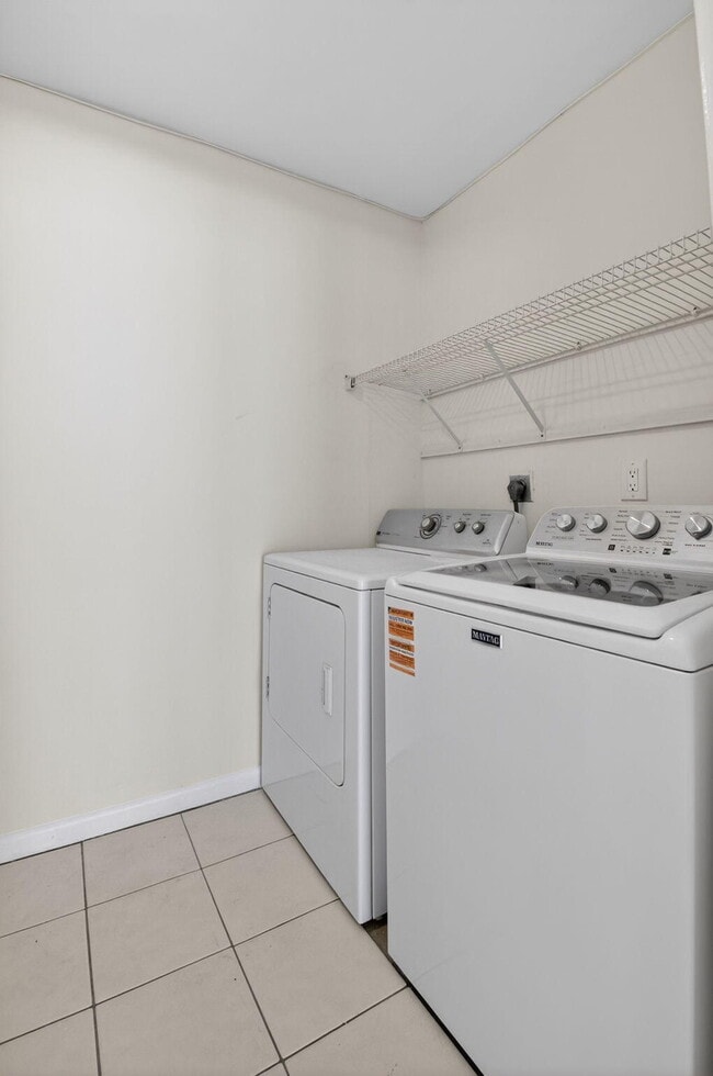 Building Photo - 10157 La Reina Rd