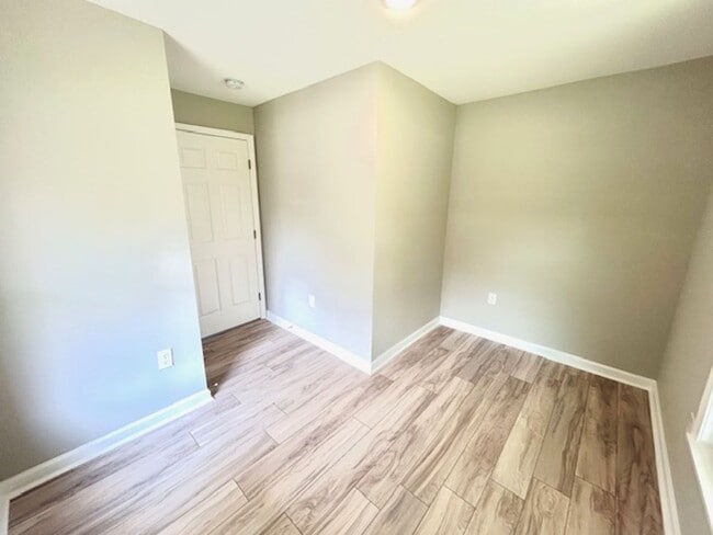 Building Photo - Charming 2 Bedroom Home in North Huntsvill...