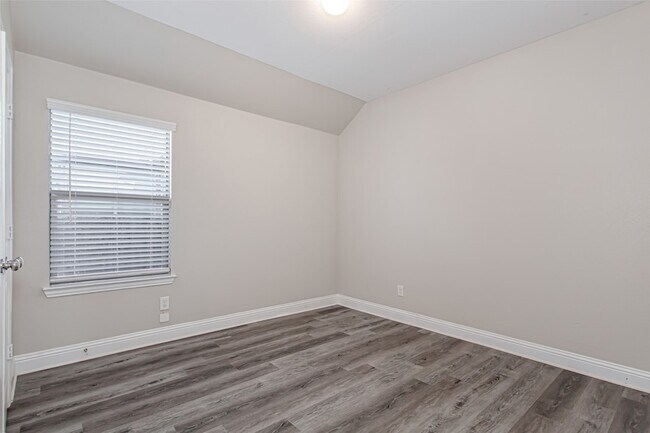 Building Photo - 1203 Rendyn St