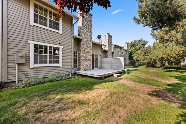 Building Photo - Charming SE Boise Townhome Near the Greenbelt