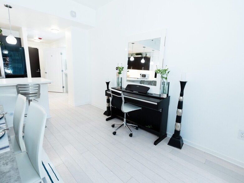 Building Photo - 88 King St