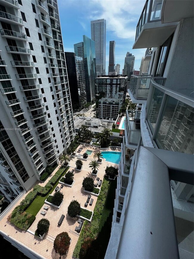 Building Photo - 1050 Brickell Ave