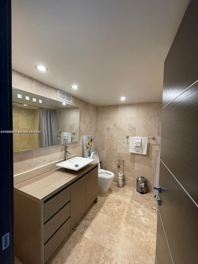 Building Photo - 2049 S Ocean Dr
