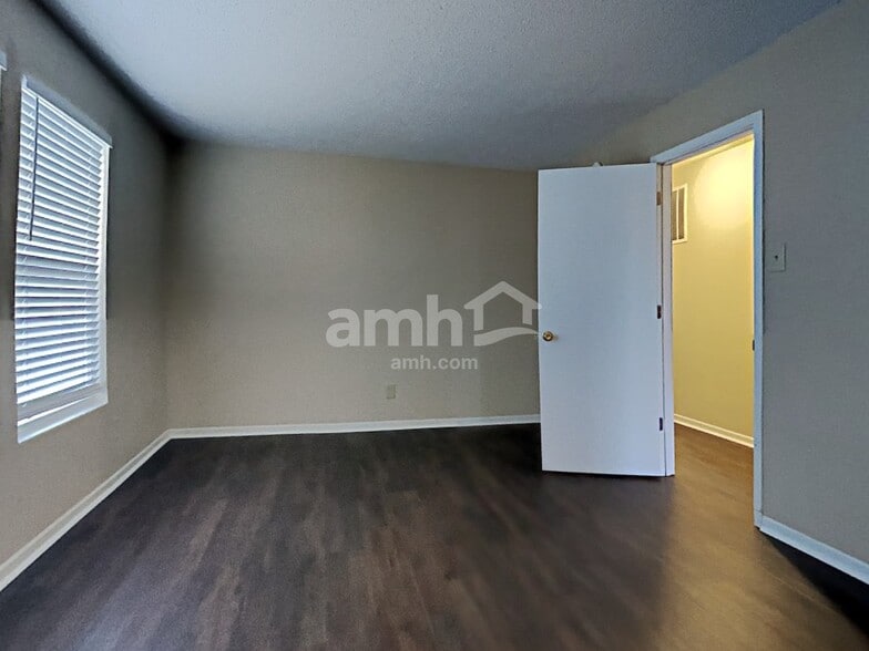 Building Photo - 1545 Fortner Dr