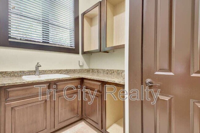 Building Photo - 250 Moss Creek Walk