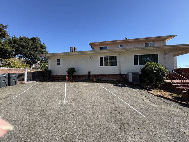 Building Photo - 721 Hillside Ave