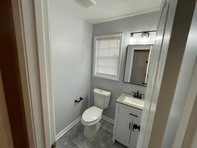 Building Photo - 1403 Chasewind Ct