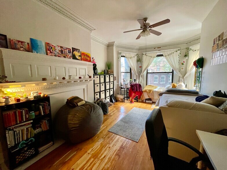 Building Photo - 42 Fenway