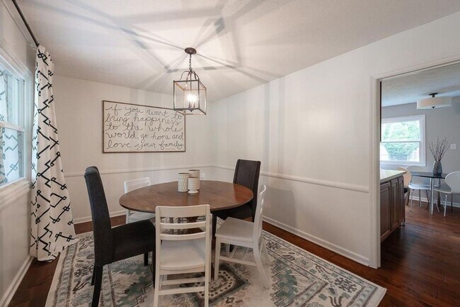 Building Photo - Beautiful home located in Sycamore Knolls!