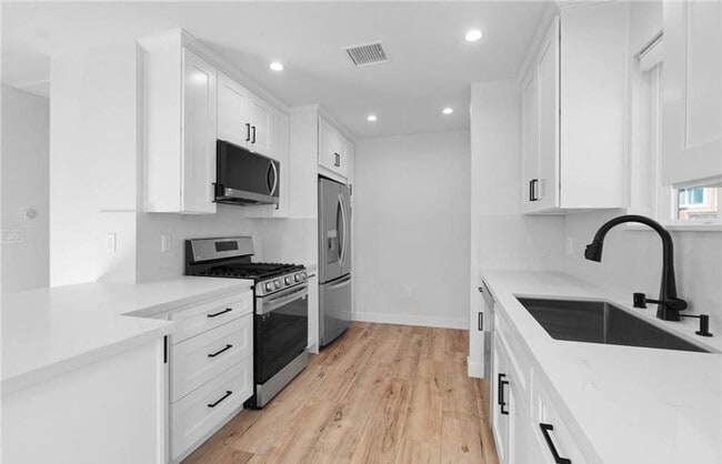 Building Photo - 4641 W 130th St