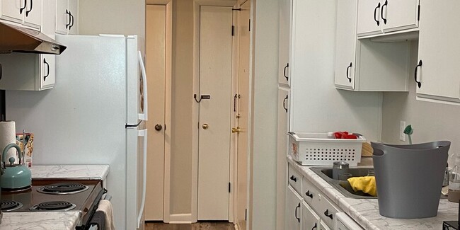 Primary Photo - Carriage Hill Apartments