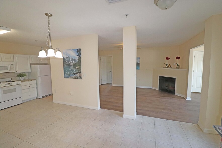 Open floor plan - 2500 Friedland Pl