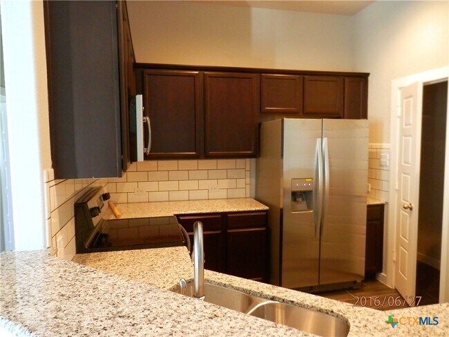 Building Photo - 514 Creekside Frst