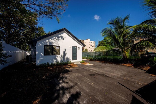 Building Photo - 764 NW 36th Ave
