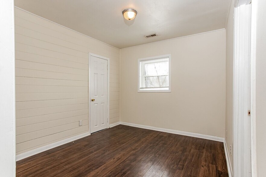 Building Photo - 4212 Ivy Ave