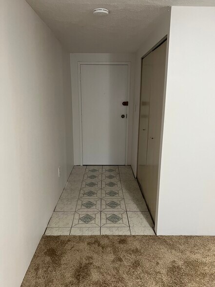 Building Photo - 33 Lodgen Ct