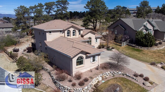 Building Photo - This stunning six-bedroom, three-and-a-hal...
