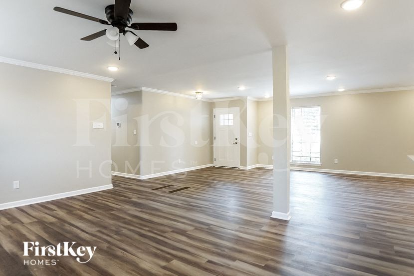 Building Photo - 601 Staffordshire Dr