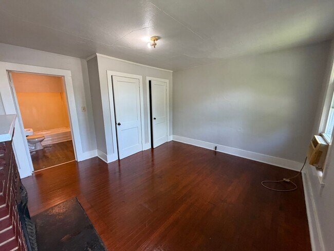 Building Photo - 506-506 Kingston Ave NE