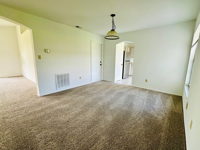 Building Photo - 5200 Lonesome Dove Dr
