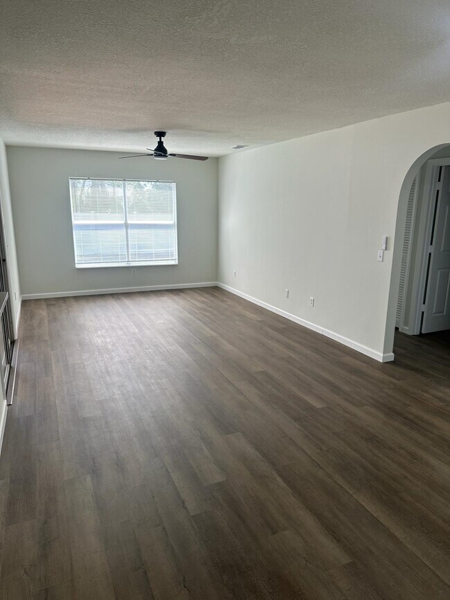 Building Photo - 2150 SW Biella Ave