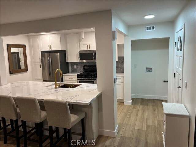 Building Photo - 345 Avocado St