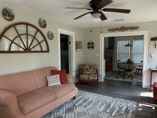 Building Photo - 606 N Polk St