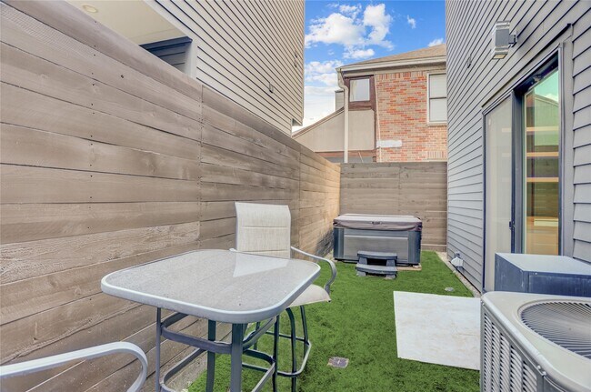 Building Photo - 1116 Peden St