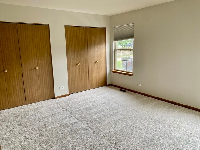 Building Photo - 214 Stoneybrook Ln
