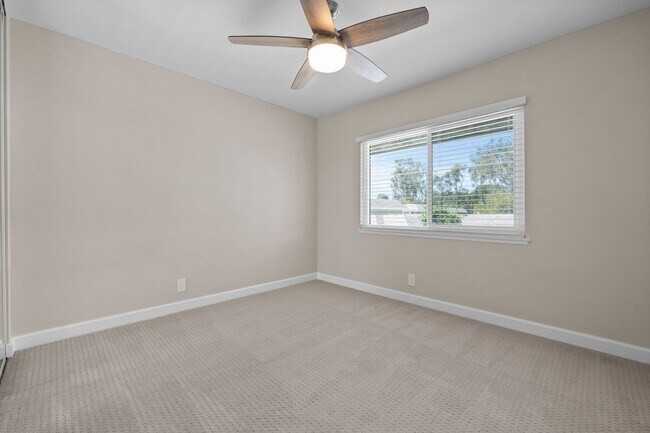 Building Photo - Large Modern Renovated 3 Bedroom 2.5 Bath ...