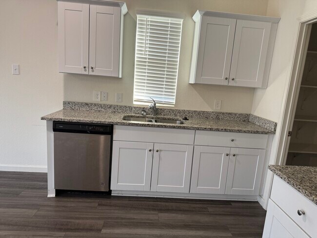 Building Photo - 783 Crestridge Dr