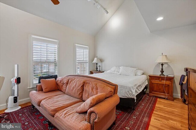 Building Photo - 1309 McLean Crest Ct