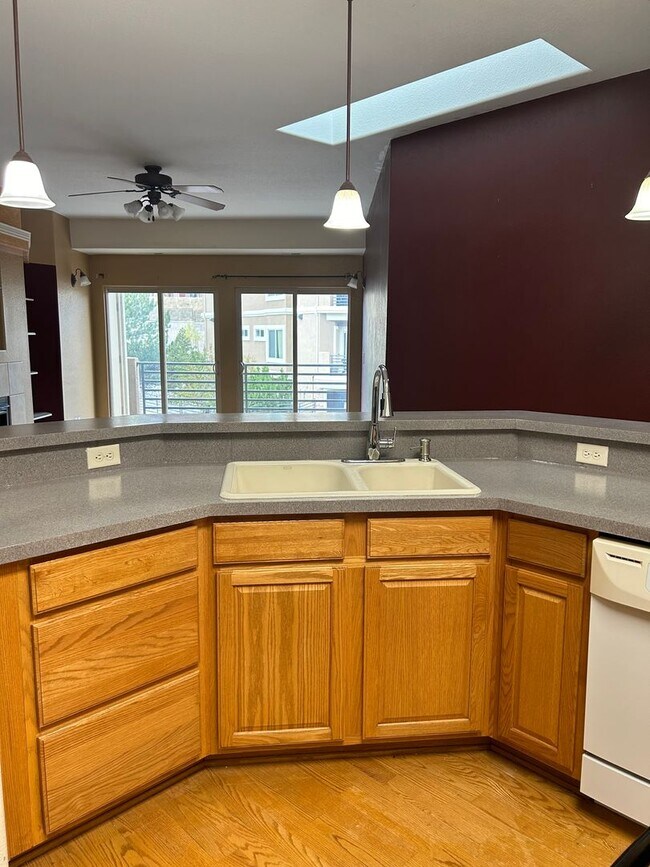 Building Photo - Charming 2 Bedroom 2 Bathroom Condominium in Mountain Shadows Area