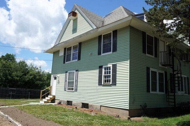 Building Photo - 64 Mill St