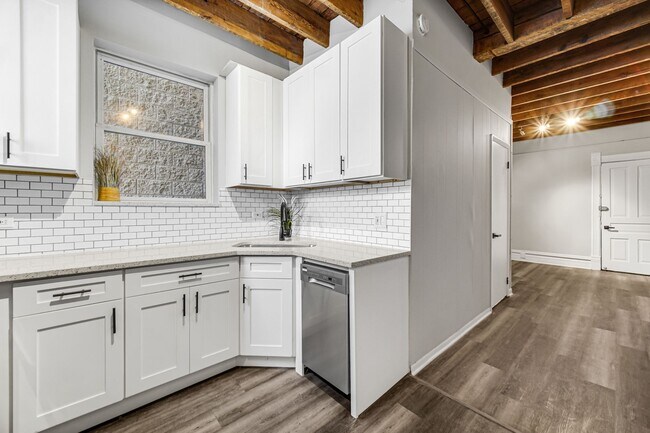 Building Photo - 1817 N Honore St