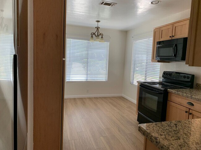 Building Photo - UPDATED2 Bed/2 Bath Alpine Oaks Condo