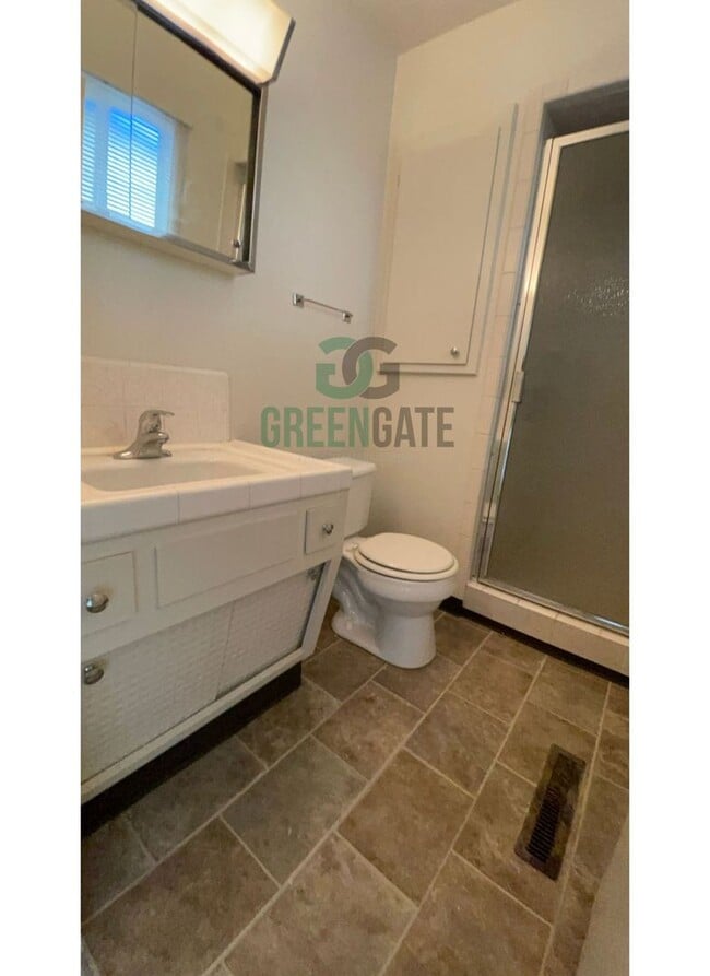 Building Photo - 925 Charleston Ave