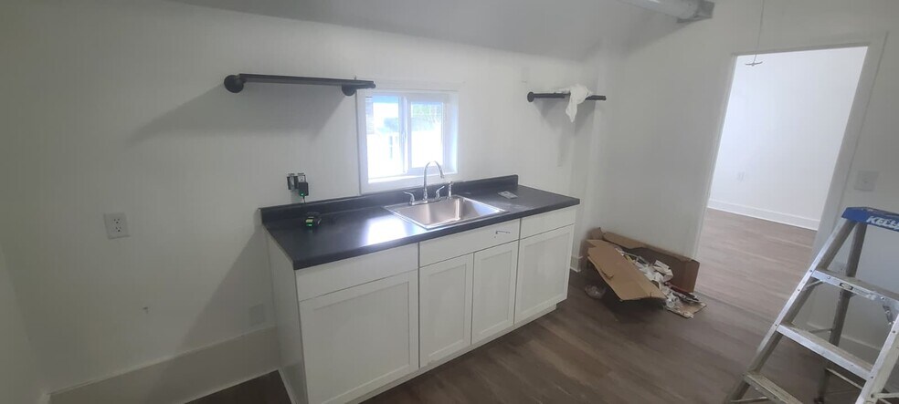 Building Photo - 143 W 1st St