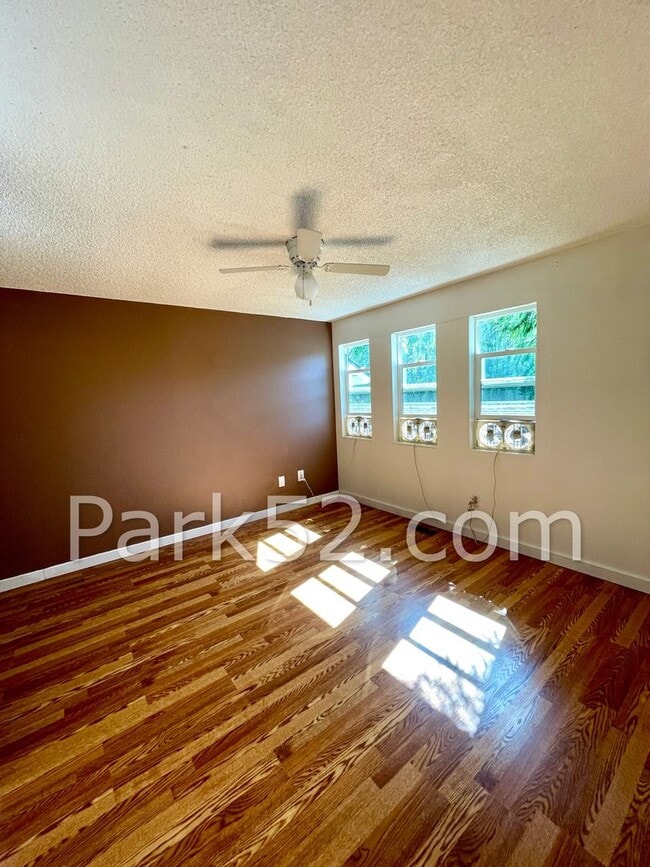 Building Photo - 5959 S 12th St