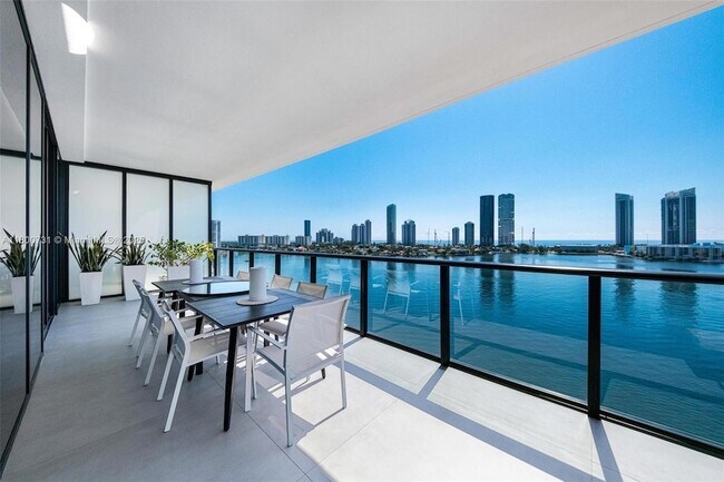 Building Photo - 5500 Island Estates Dr