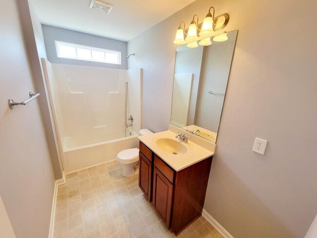 Building Photo - Stunning 4-Bedroom Home for Rent