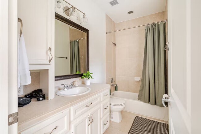 Building Photo - 6515 Minola St