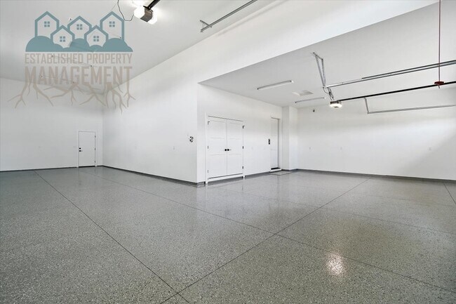 Building Photo - 10642 W Lothbury Dr