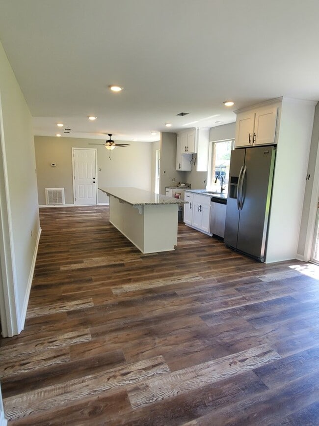 Building Photo - Newly remodeled, 3 bedroom, 2 bath home with large fenced in backyard in the heart of Rincon