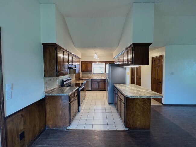 Building Photo - CHARMING 3 BED IN EDMOND!