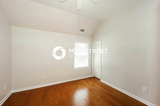 Building Photo - 4 Bedroom Pet-Friendly Home in ATLANTA, GA with Main Street Renewal