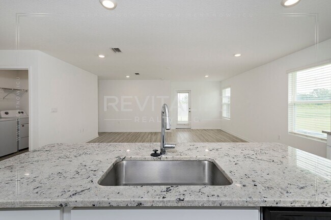 Building Photo - 1097 Hayward Lp