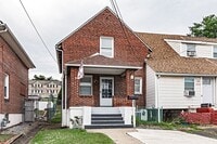Building Photo - Renovated 2 bedroom, 1 bath townhouse in Claymont